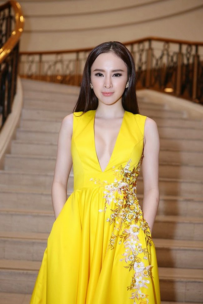 Những chiếc áo xẻ xâu lộ vòng một của người đẹp Việt