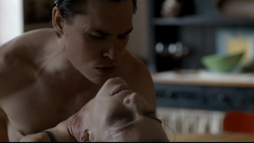 Sam Underwood - Shirtless & Barefoot in "The Following" .
