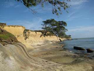 13. Trangan (Kepulauan Aru, Maluku) : Pantai Batu Goyang, ujung selatan Pulau Trangan