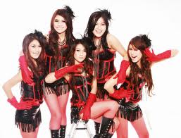 Download Gratis Lagu Queen 5 - Gara Gara Duit Mp3 + Lirik Queen 5 - Gara Gara Duit