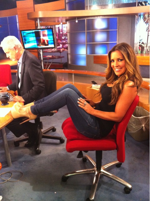 shemale milf on all fours jillian barberie reynolds shows off her bikini