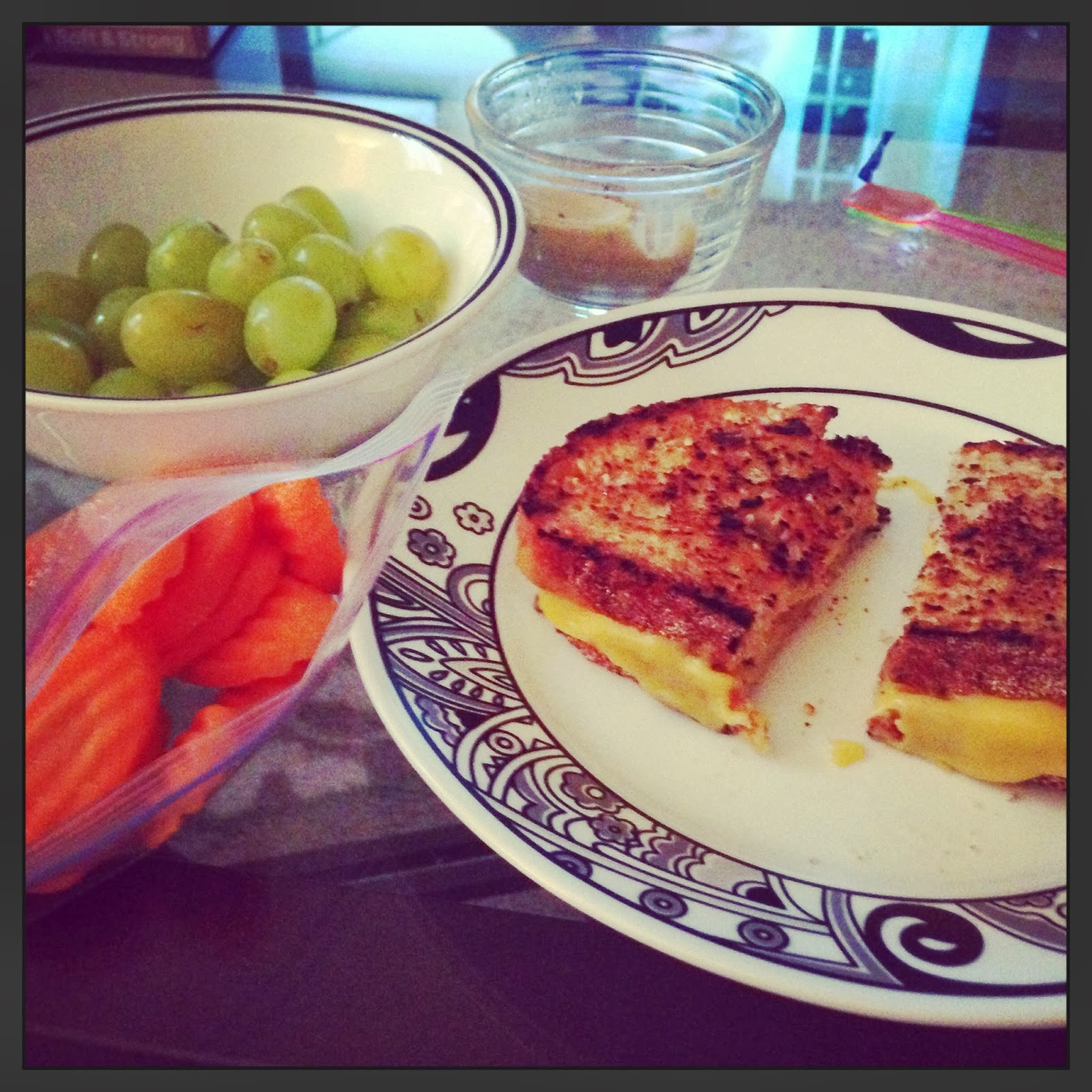 healthy girly life: Grilled cheese, carrots, grapes and hummus healthy girly life: Grilled cheese, carrots, grapes and hummus