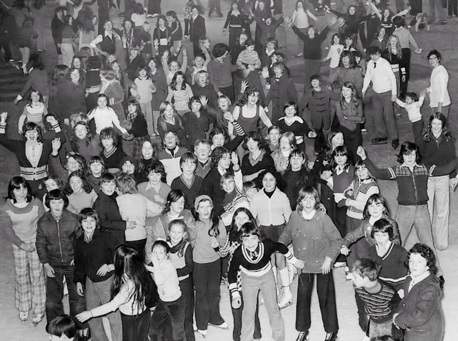 RETRO DUNDEE INSIDE KINGSWAY ICE RINK