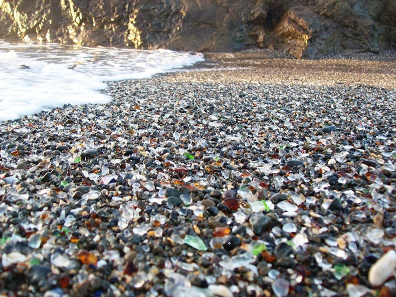 glass-beach-4%25255B2%25255D.jpg
