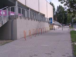 stojaki pod gliwickim CH Forum