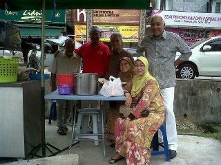 Auntie Cah (Habsah Hassan) & Uncle Mad w Aunty Ruby & Hubby