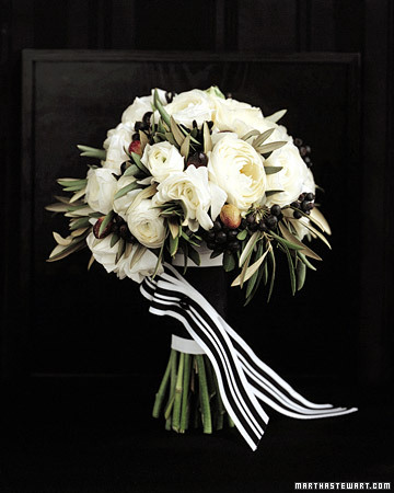  and white and who adores olives this is the perfect wedding bouquet