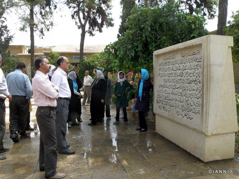 P8030410 Hafez‑tomb‑Shiraz.JPG