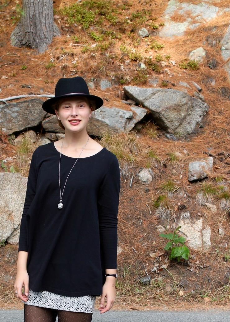 aztec skirt and loose long sleeve shirt and black fedora for a cute fall look