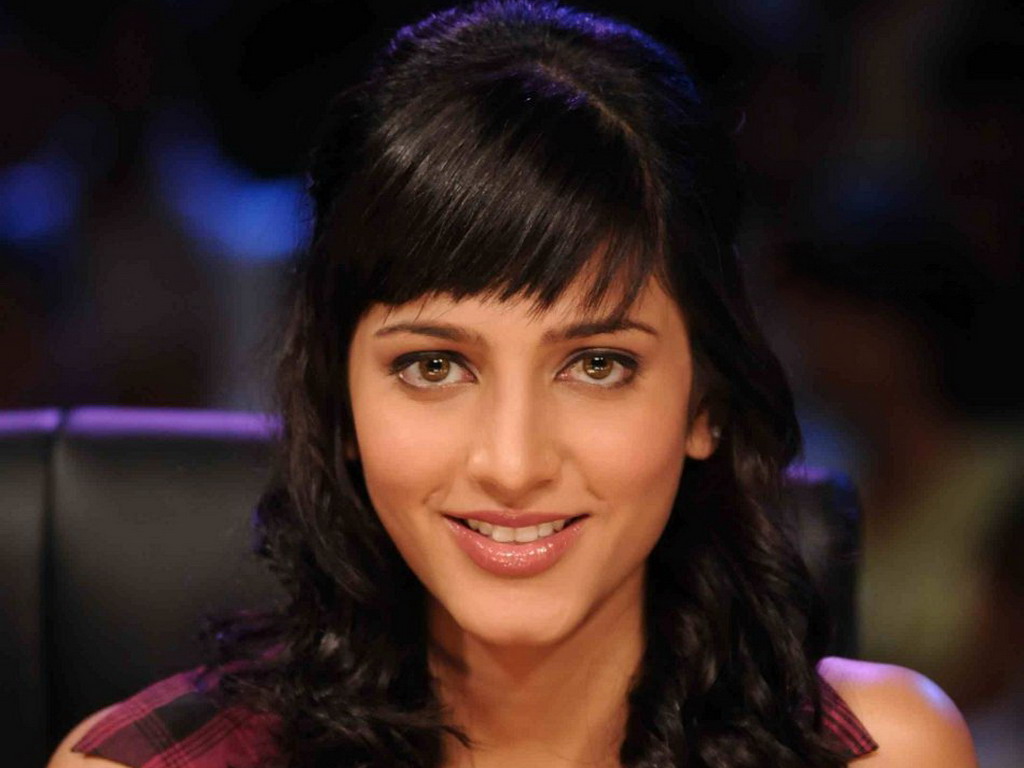 http://4.bp.blogspot.com/-iaNLgRakzhQ/TaQdSkuvNyI/AAAAAAAAASY/MUQUG99DcWU/s1600/Shruti_Hassan_promote_Luck_on_Indias_Got_Talent_Show.jpg