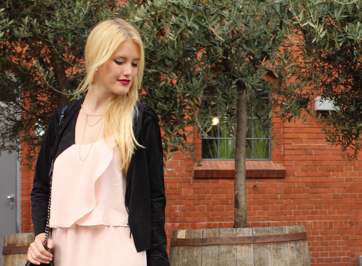 TheBlondeLion Fashion Look Fringed Suede Leather Jacket Nike Roshe Runs Chiffon TheBlondeLion Fashion Look Fringed Suede Leather Jacket Nike Roshe Runs Chiffon