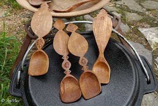 spoon carving+spooncarving+jon mac+dartmoor+devon