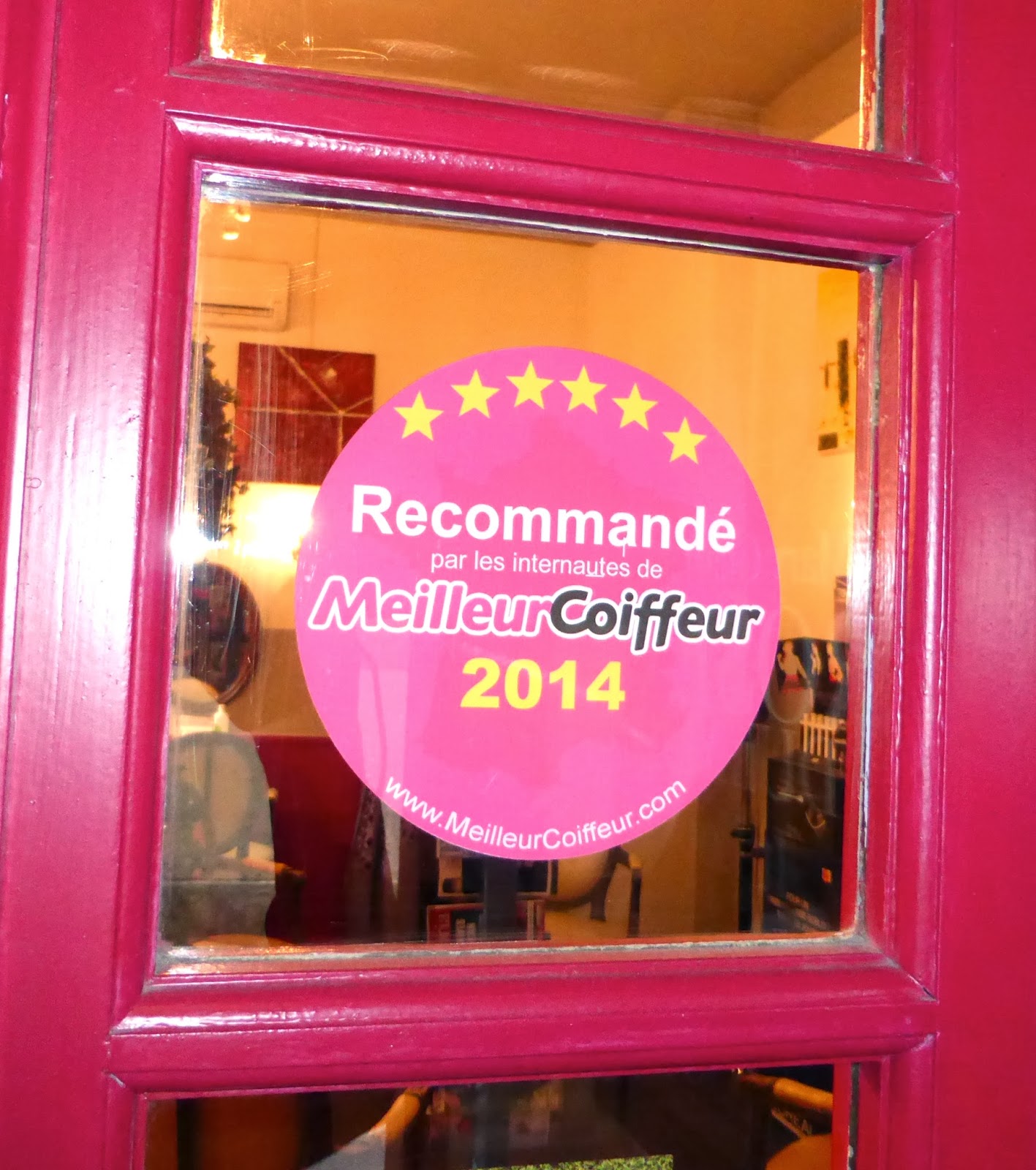 L'autocollant reçu de MeilleurCoiffeur à apposer sur notre vitrine. L'autocollant reçu de MeilleurCoiffeur à apposer sur notre vitrine.