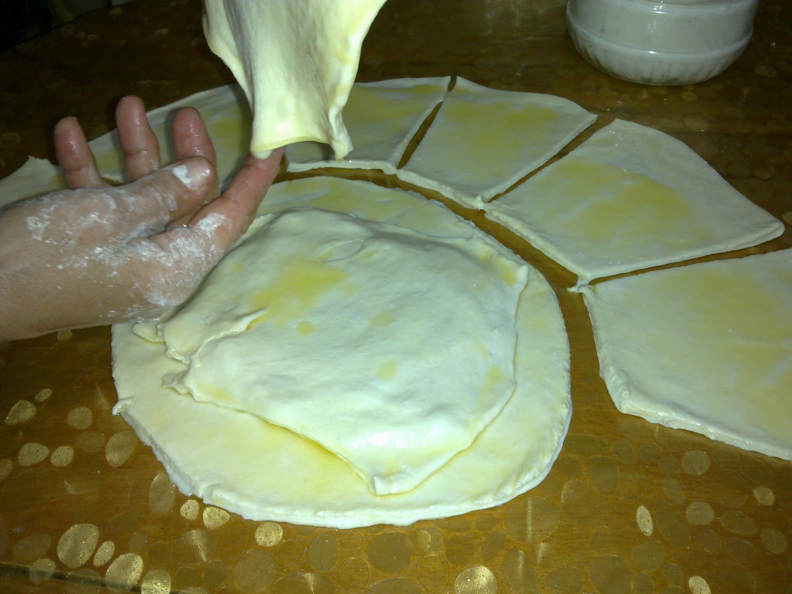 YAŞASIN YEMEK YEMEK KOLAY ARNAVUT BÖREĞİ PIRASALI (Elde açma börek )