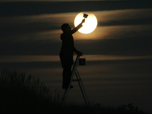 صور قمر روعة +غريبة  Jugando-con-la-Luna-por-Laurent+Laveder_08