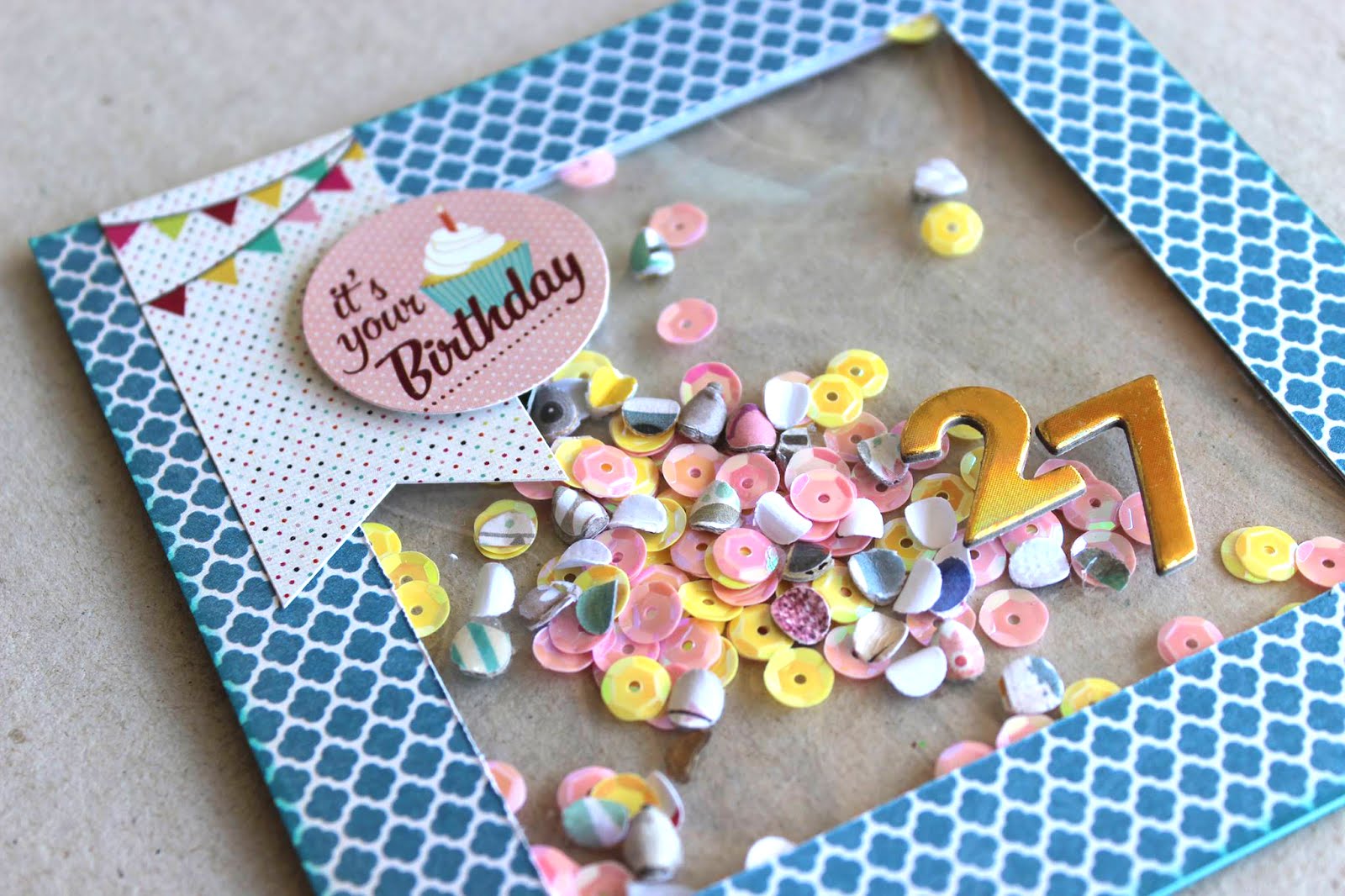 Mariona Scrap Shaker card de cumpleaños