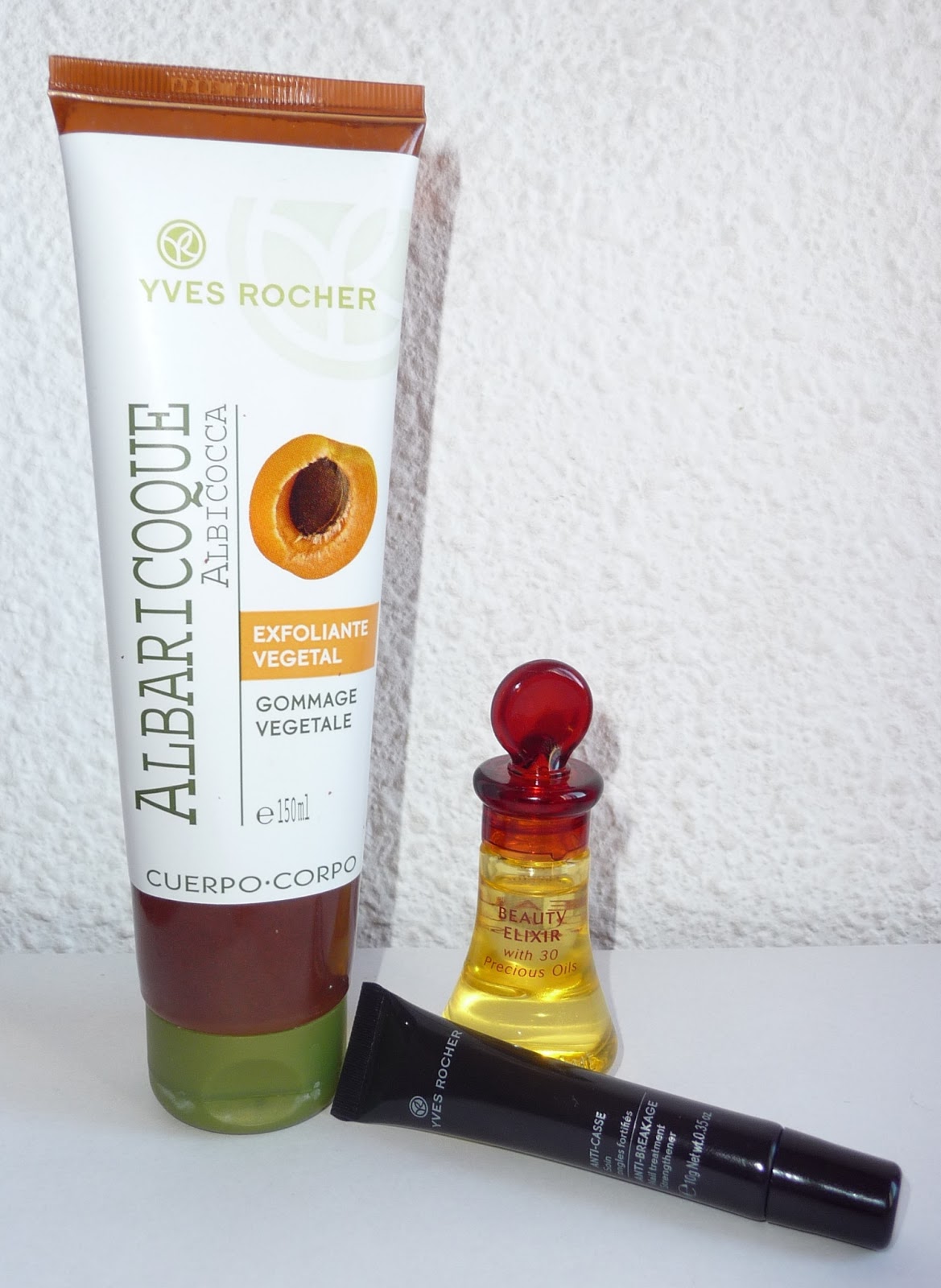 Envuelta en crema Exfoliante corporal, endurecedor de uñas en bálsamo