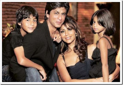 Shahrukh khan with wife, son and daughter