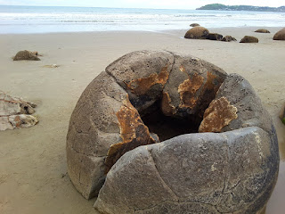 Boulder met scheur