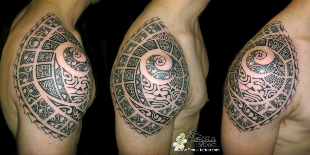 Photo Tatouage polynésien sur le bras d'une femme