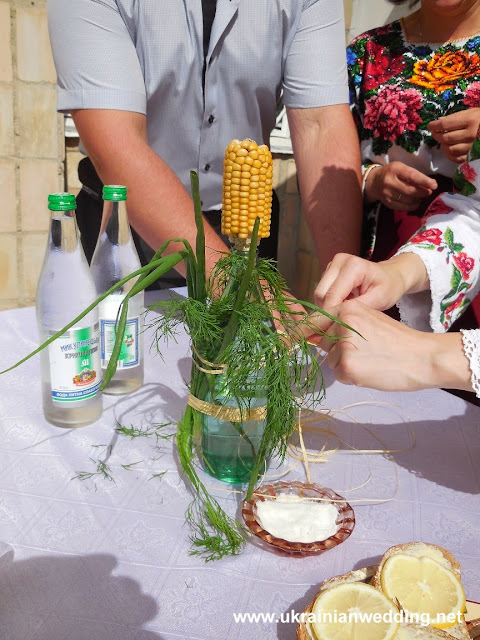 Фляшку закорковують кукурудзяним качаном