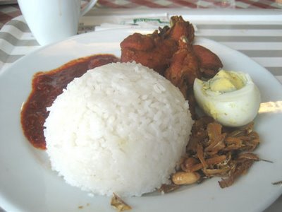 http://4.bp.blogspot.com/-iiYjFVuebho/TazPR-Q99II/AAAAAAAAA6g/COcW5KtW7V4/s1600/nasi_lemak.jpg