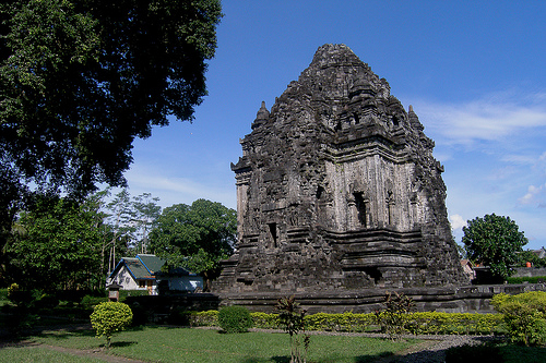 Tempat Wisata Yogyakarta - Candi Kalasan - Yoshiewafa