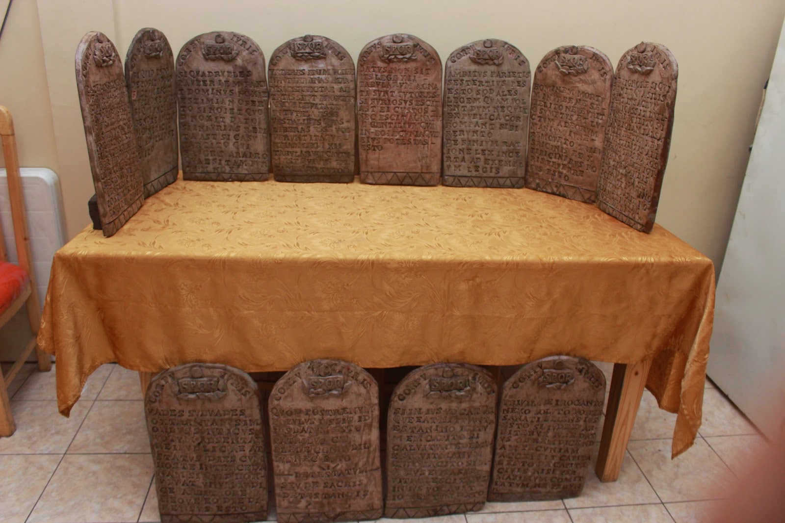 DERECHO ROMANO DE LAS DOCE TABLAS EN LATIN, ORACIONES EN HEBREO