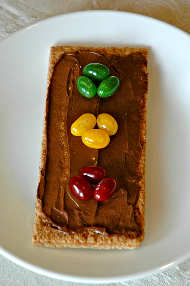 Preschool Transportation theme snack, traffic light, graham cracker Preschool Transportation theme snack, traffic light, graham cracker