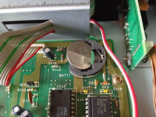 Replacing CR2032 battery in Korg M3r