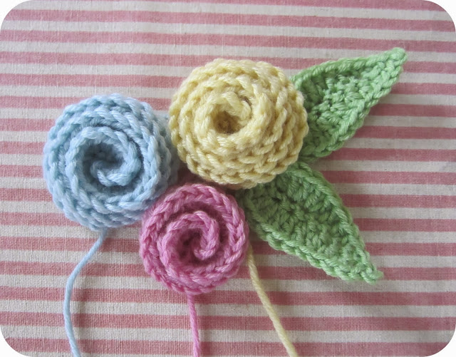 ergahandmade Crochet Flowers and Leaves + Free Pattern Step By Step