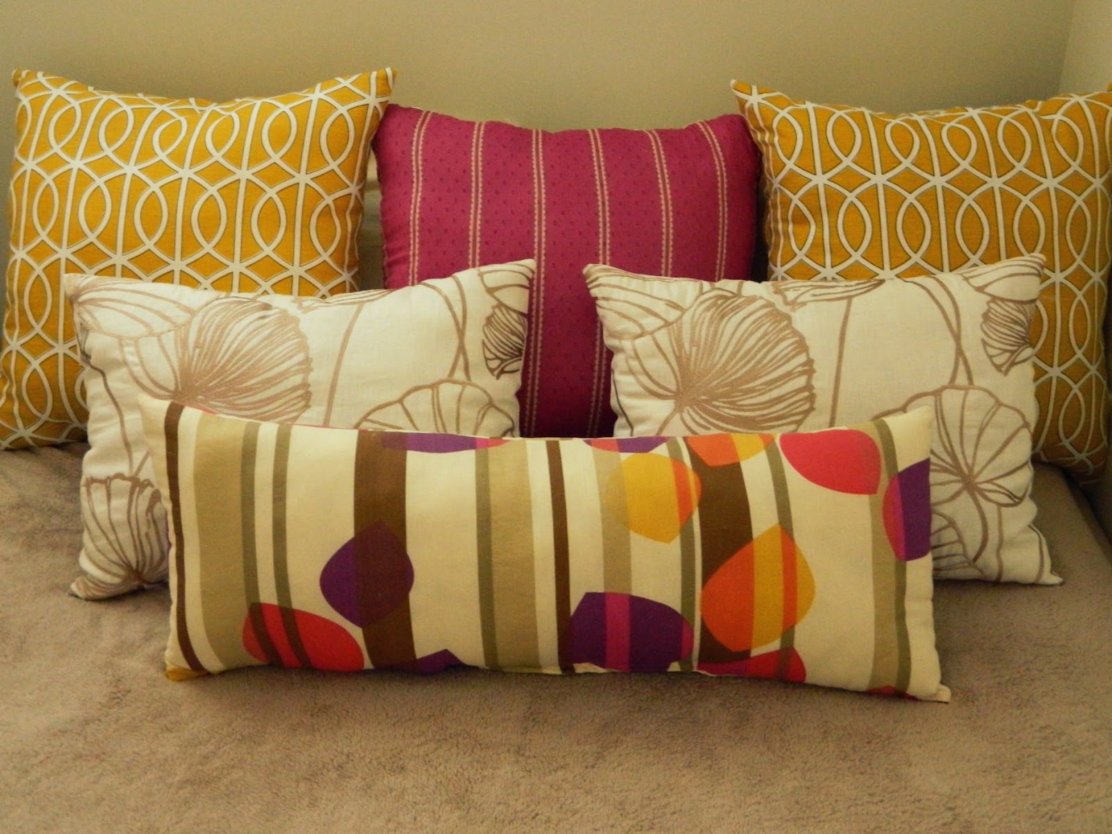 Sew Homegrown How to Close a Pillow Using Your Sewing Machine