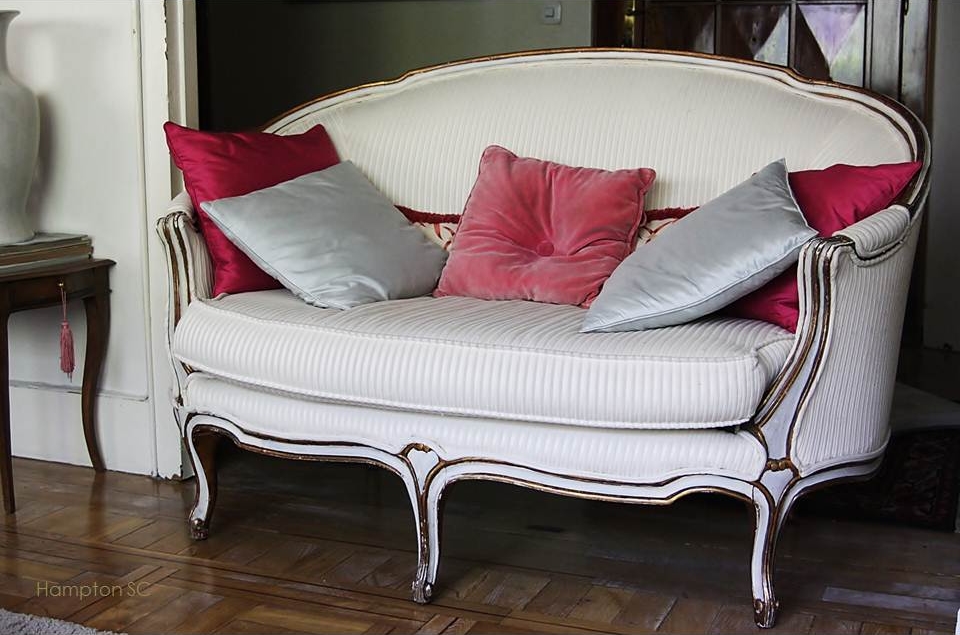 Nueva vida para un antiguo sofá francés hampton sc