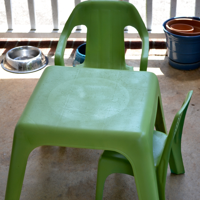 Architecture of a Mom: How to Spray Paint Plastic Outdoor Furniture