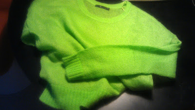 Illgrön stickad tröja