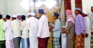 http://4.bp.blogspot.com/-ipGHh39lRvI/VdFneKQ0UJI/AAAAAAAACMg/5Cl3arhu3-A/w1200-h630-p-nu/salaman%2Bsetelah%2Bshalat%2Bberjamaah.jpg
