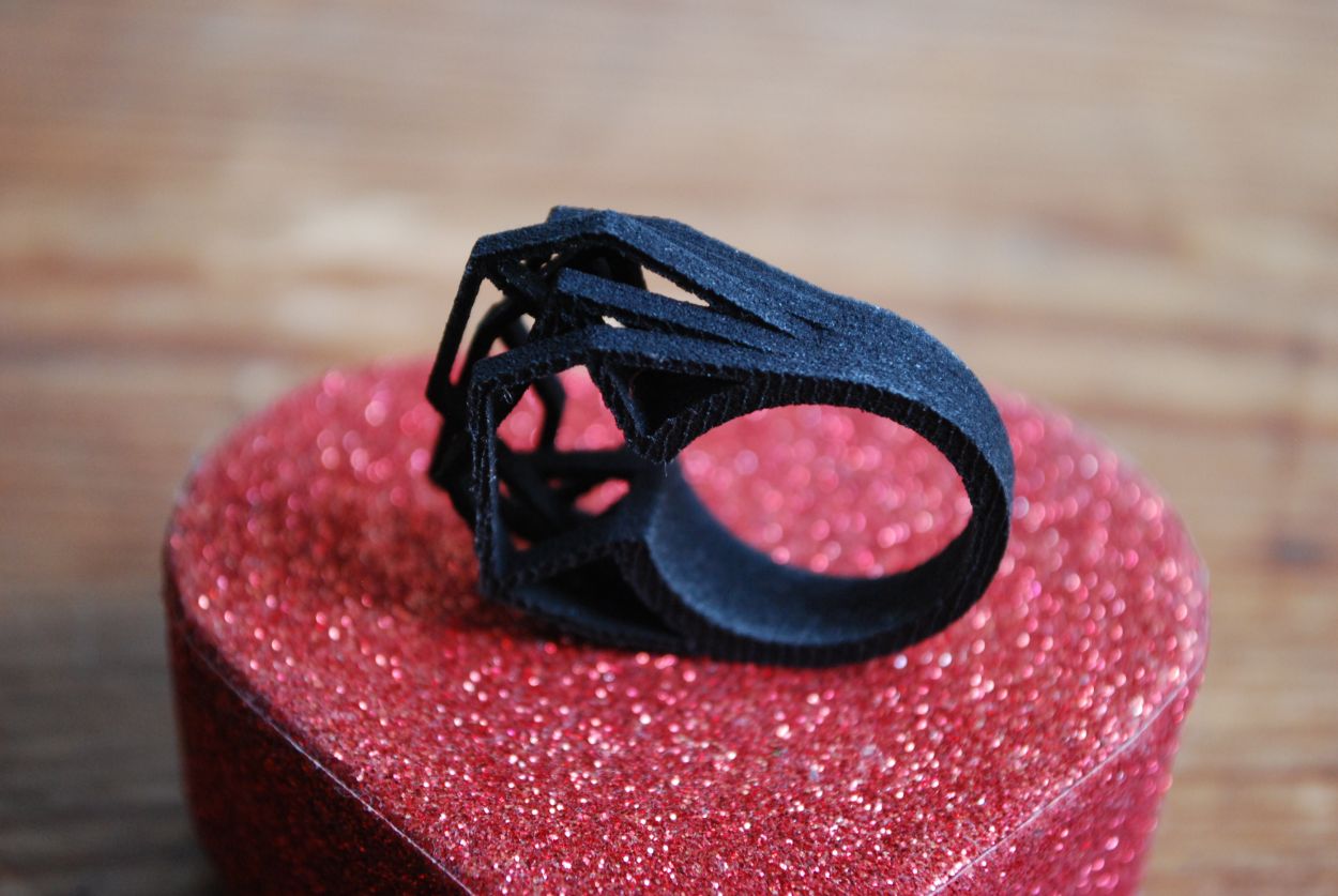 GRANDE Accessoires Solitaire Der Ring aus dem 3DDrucker.