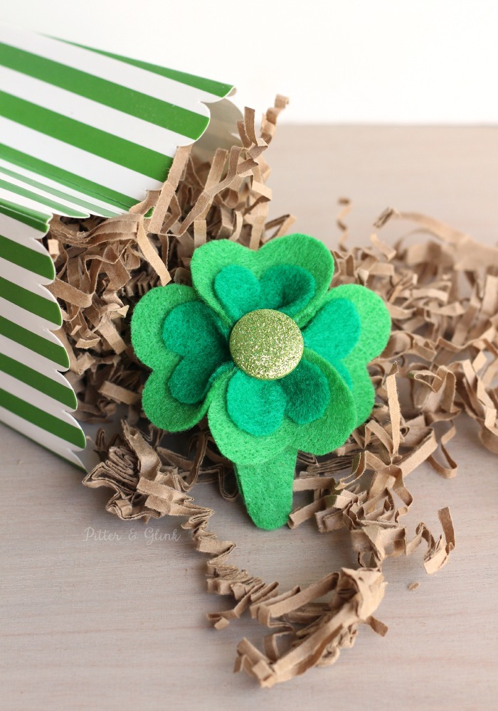 Be pinch proof on St. Patrick's Day by wearing this easy-to-create Shamrock Hair Clip. pitterandglink.com