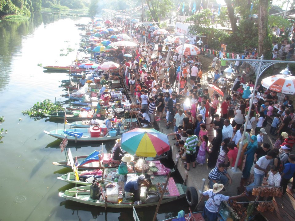Hatyai Floating Market (only Friday, Saturday & Sunday)