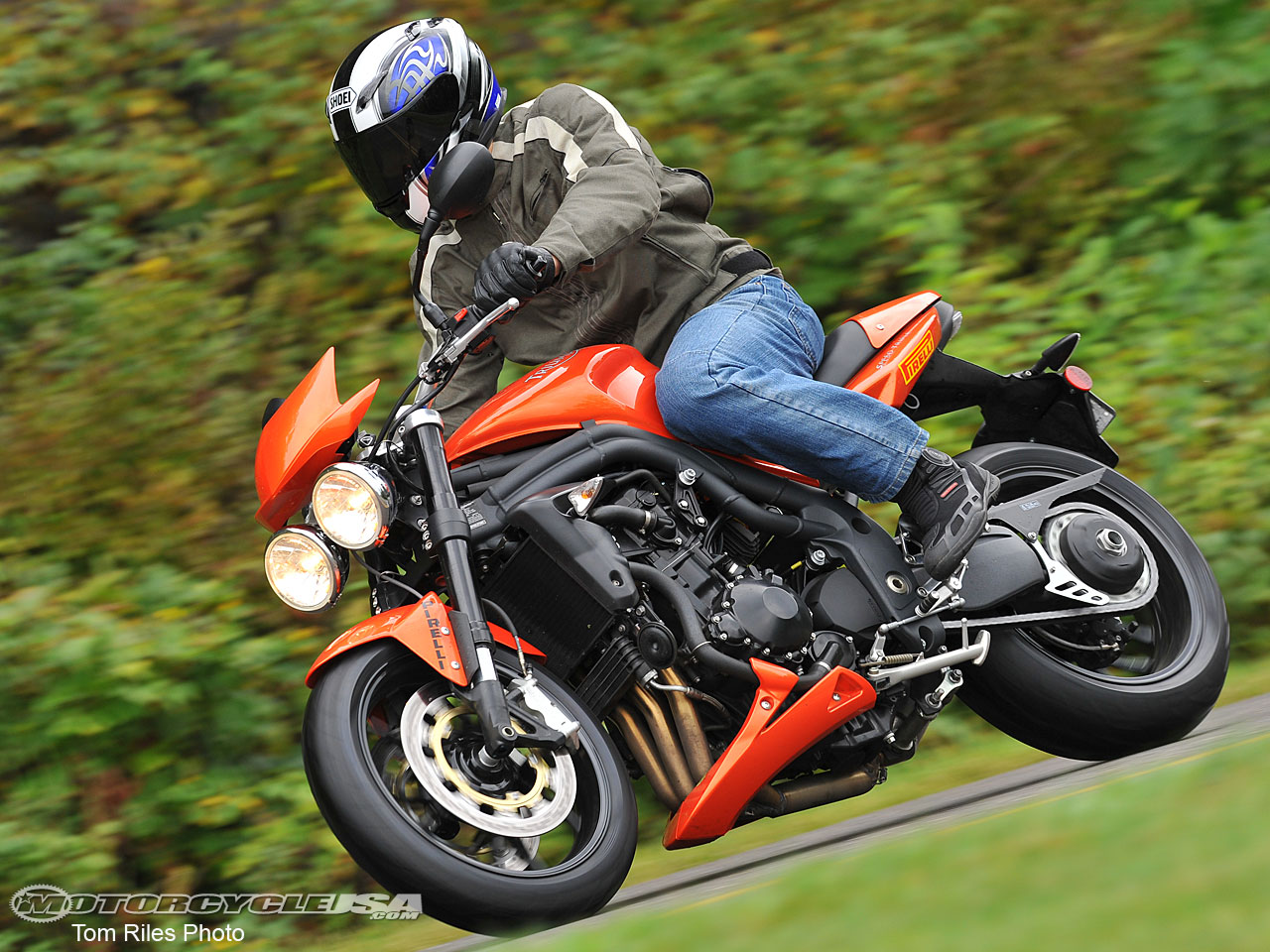 http://4.bp.blogspot.com/-irTff8EYZoA/TwCvuHrqAQI/AAAAAAAAA6w/YHkNQPWPG-8/s1600/Pirelli-Angel-ST-Tire-6.jpg