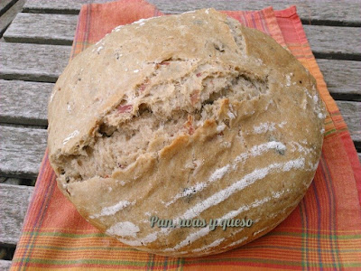 Pan de panceta y oliva negra