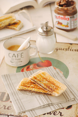 Sándwich de pan de molde con crema de cacao Sándwich de pan de molde con crema de cacao