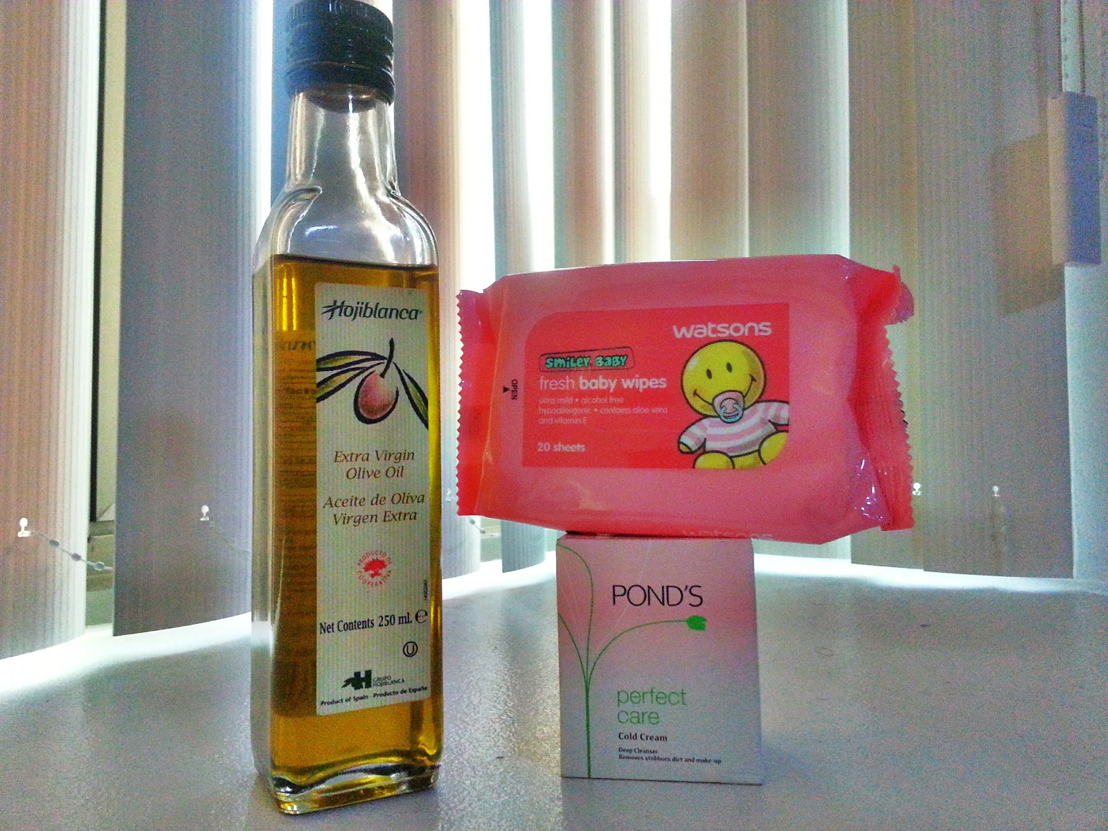 Kuripot Queen Olive Oil, Baby Wipes and Pond's Cold Cream as Makeup