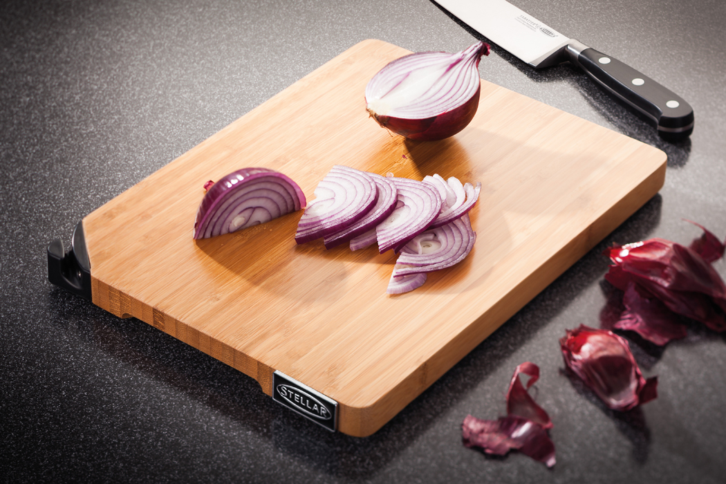 Review Bamboo Chopping Board with Knife Sharpener and Honer by
