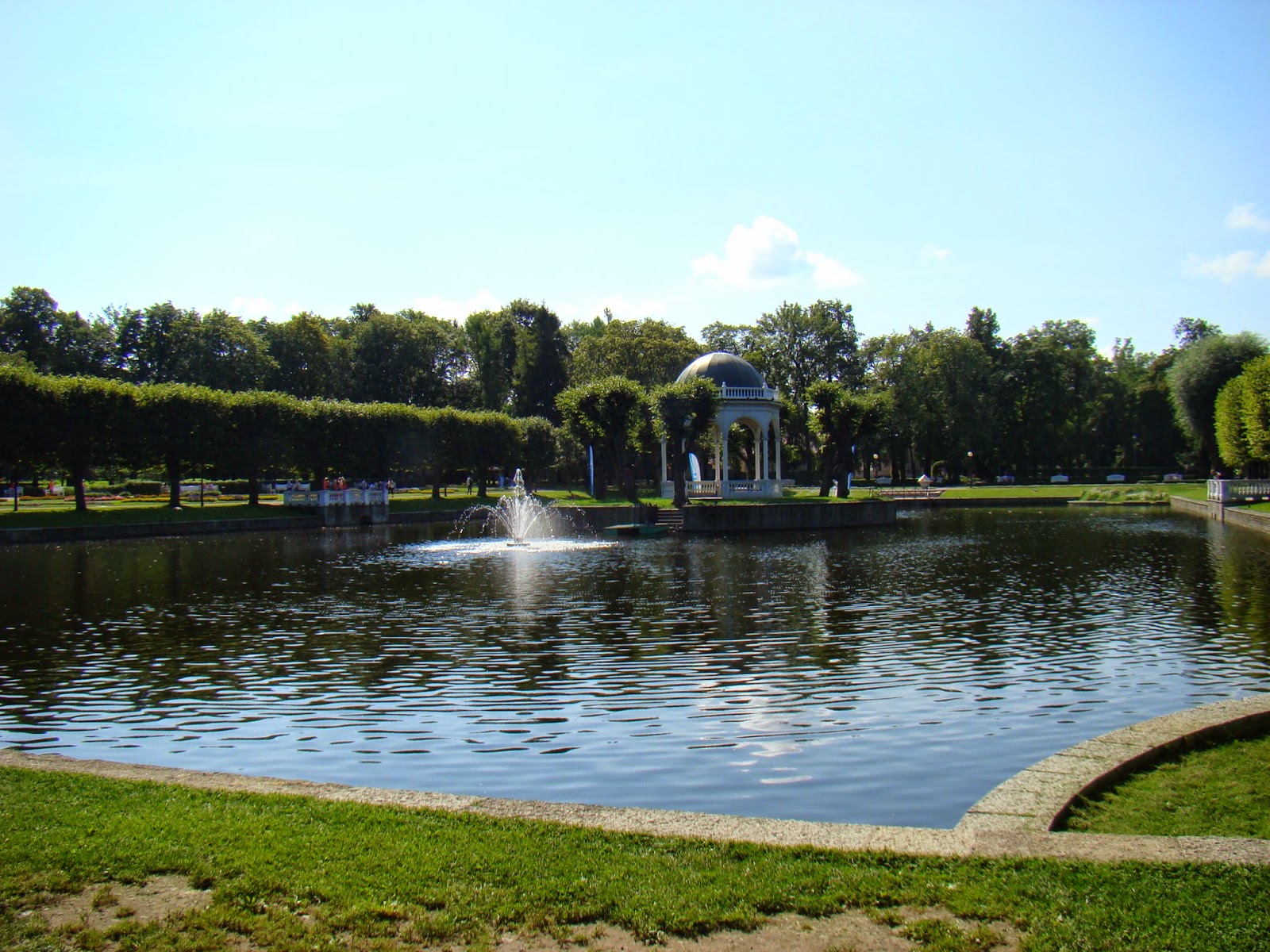 JARDINES DEL PALACIO, TALLIN TALLIN