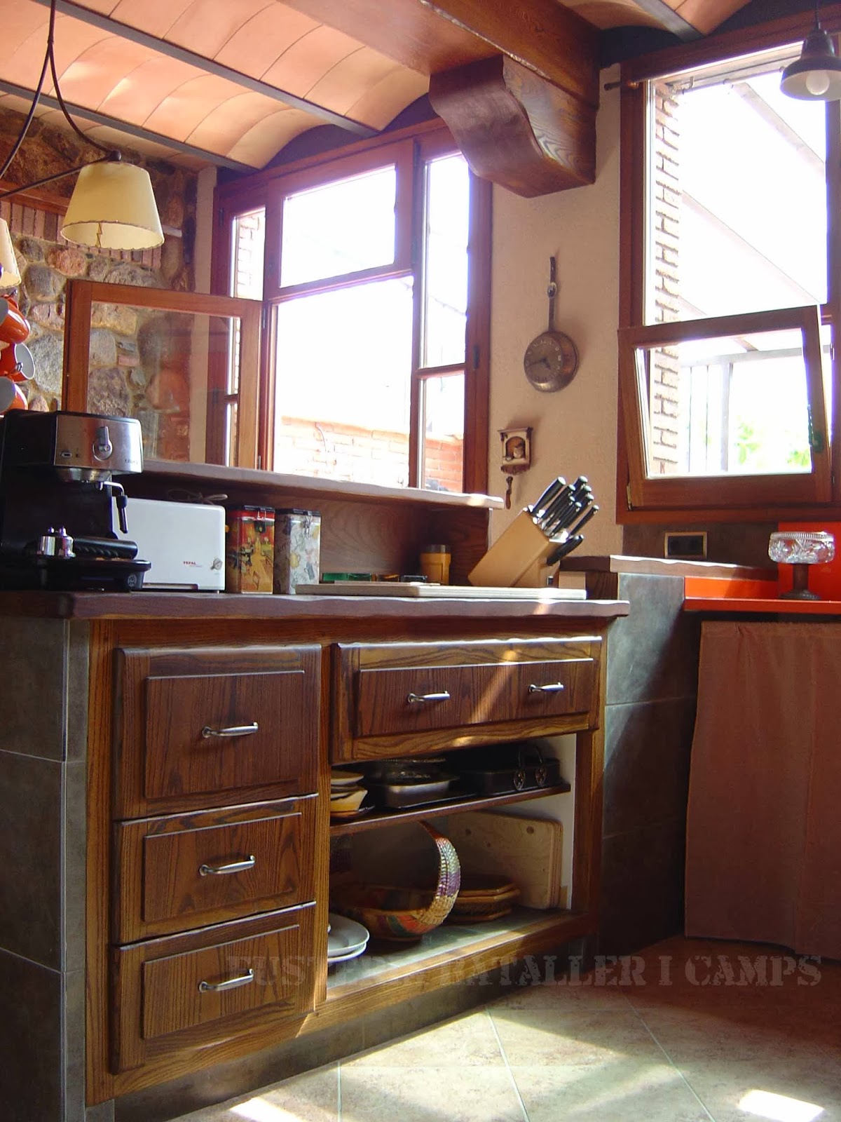 la madera personals Servicios de pulimentado, lacado, barnizado y restauración de muebles de madera y antigüedades. la madera personals Servicios de pulimentado, lacado, barnizado y restauración de muebles de madera y antigüedades.