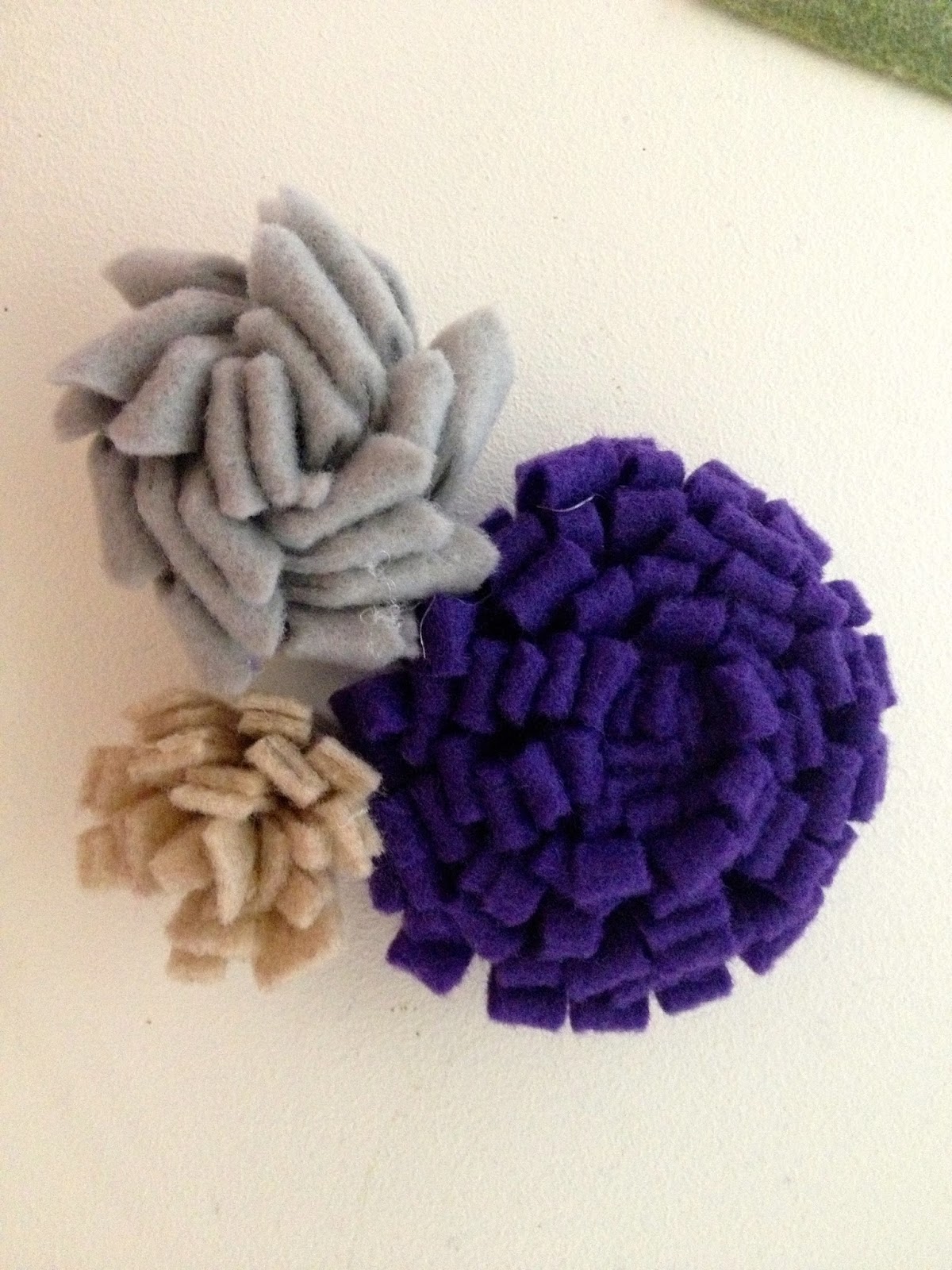 Yarn Wreath and Felt Flowers DIY Tutorial Overthrow Martha