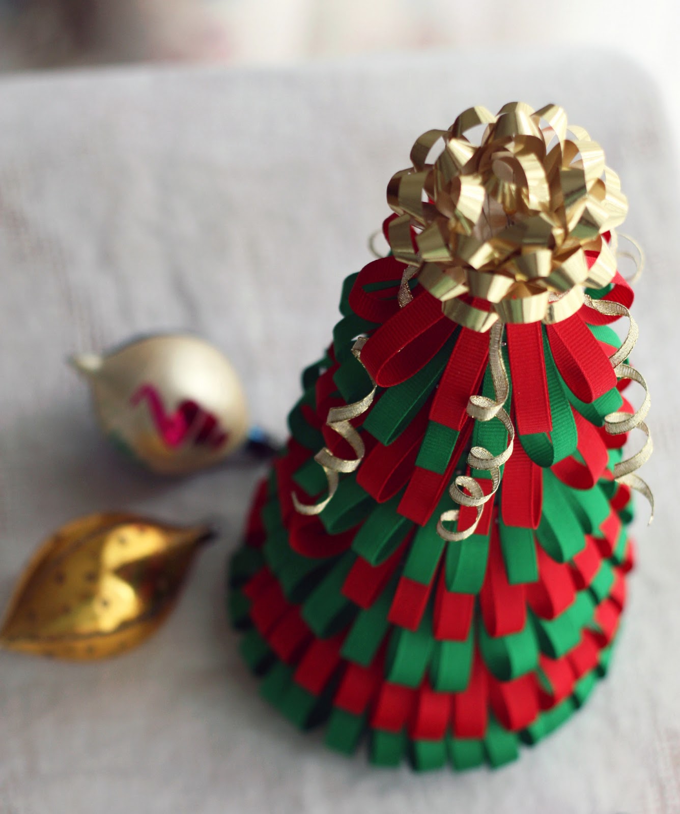 A Creative Yarn: How To Make A Ribbon Christmas Tree