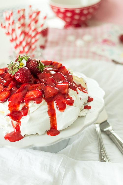 Amalie loves Denmark Pavlova-Torte mit Erdbeeren