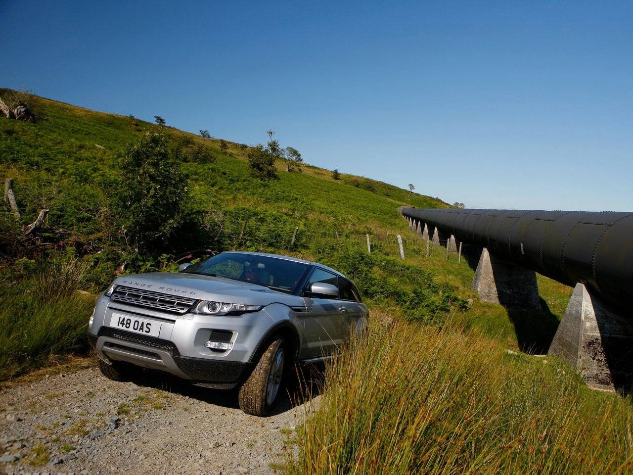 http://4.bp.blogspot.com/-ixCkwTHBF_Y/Tt3s4MMKdEI/AAAAAAAAFBI/Dyy3Cf1aaB8/s1600/Range_Rover_Evoque_offraod_wallpaper_01.jpg
